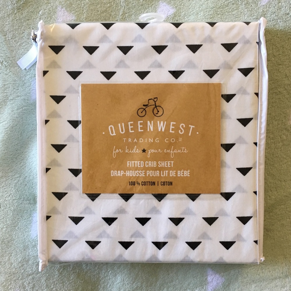 SOLD: NWT Minimalistic Fitted Crib Sheet for Baby